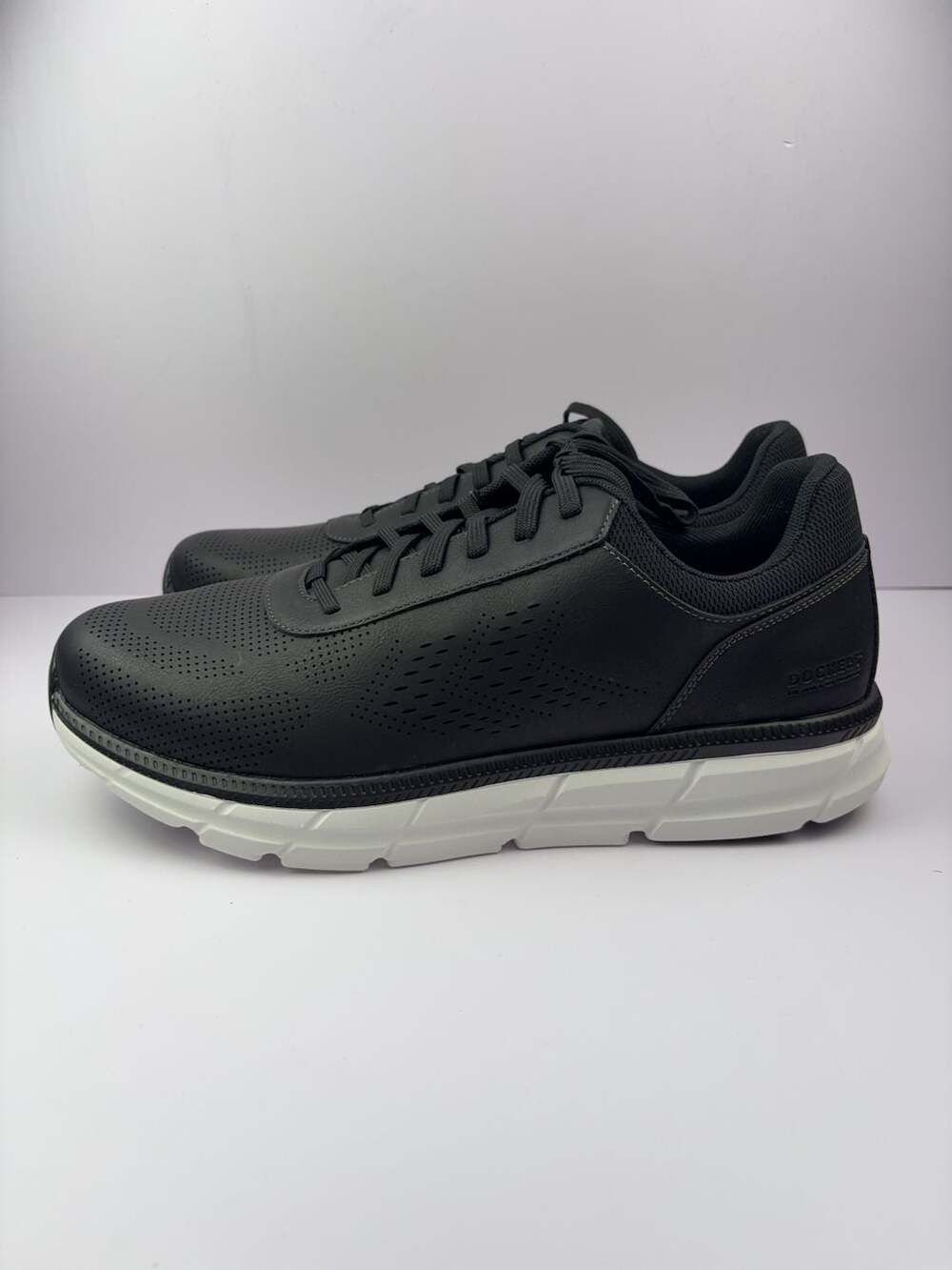 Dockers Mens Black Perforated Lace-Up Sneakers size 13
